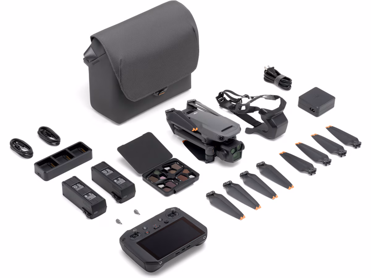 DJI - Mavic 3 Pro Fly More Combo + RC PRO - C2