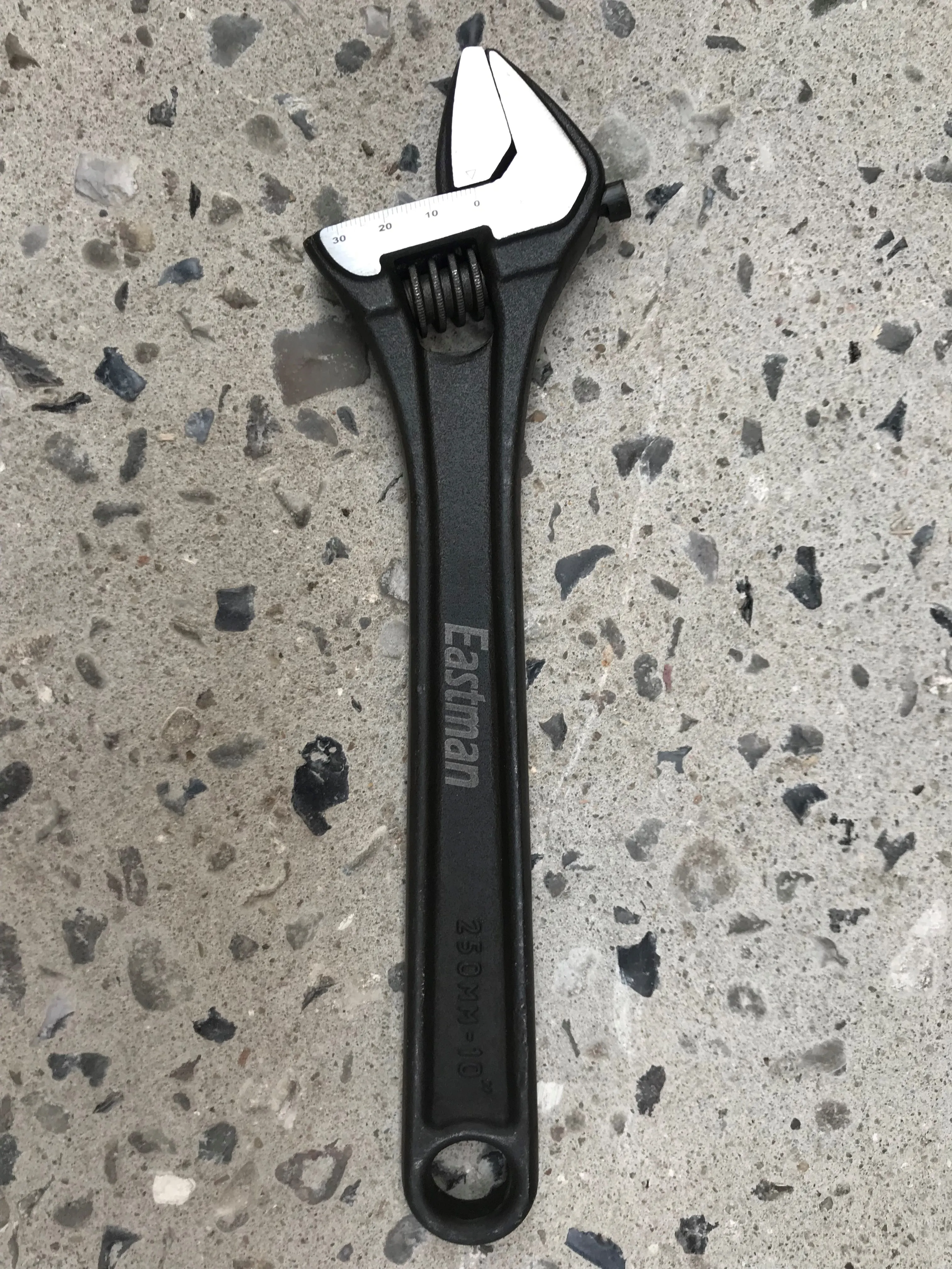 Skiftenøkkel 6'' fosfatert med måleskala