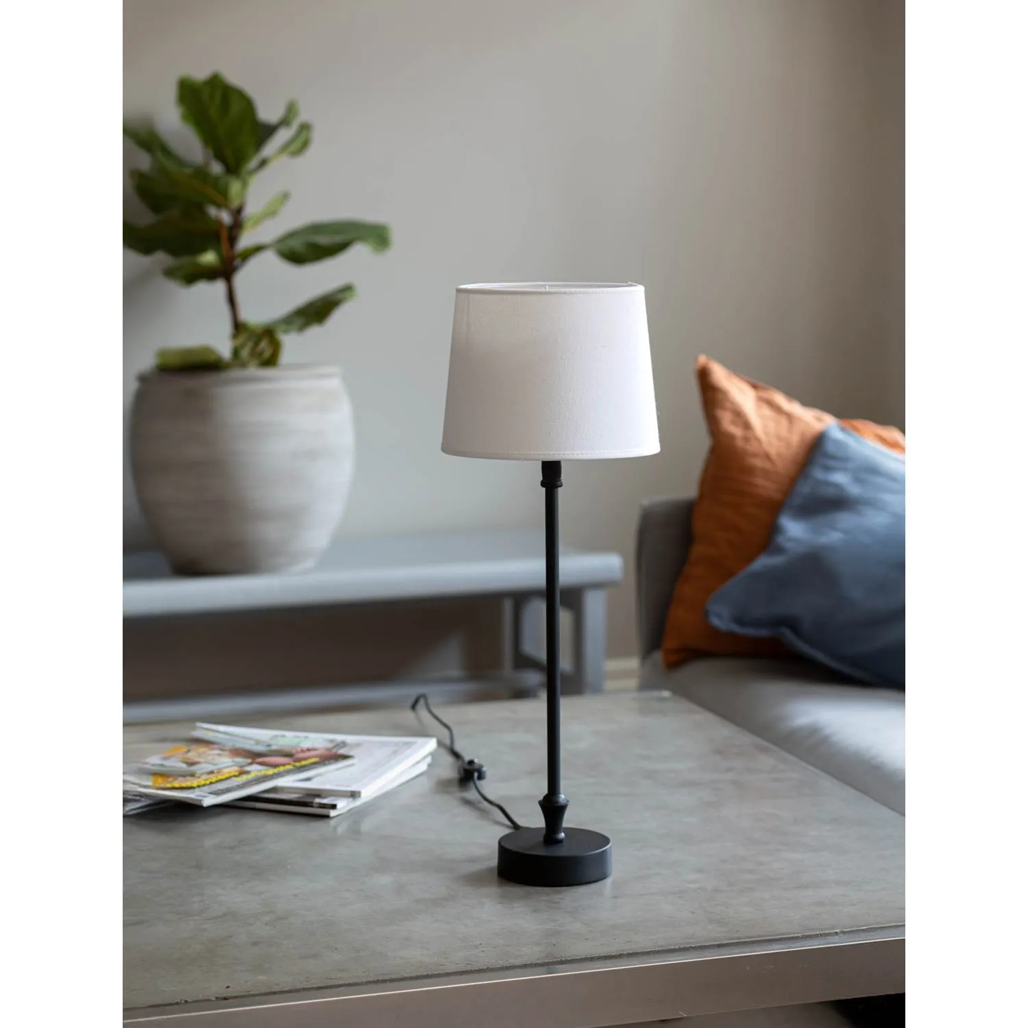 PR Home Liam lampfot svart / Sofia skärm vit