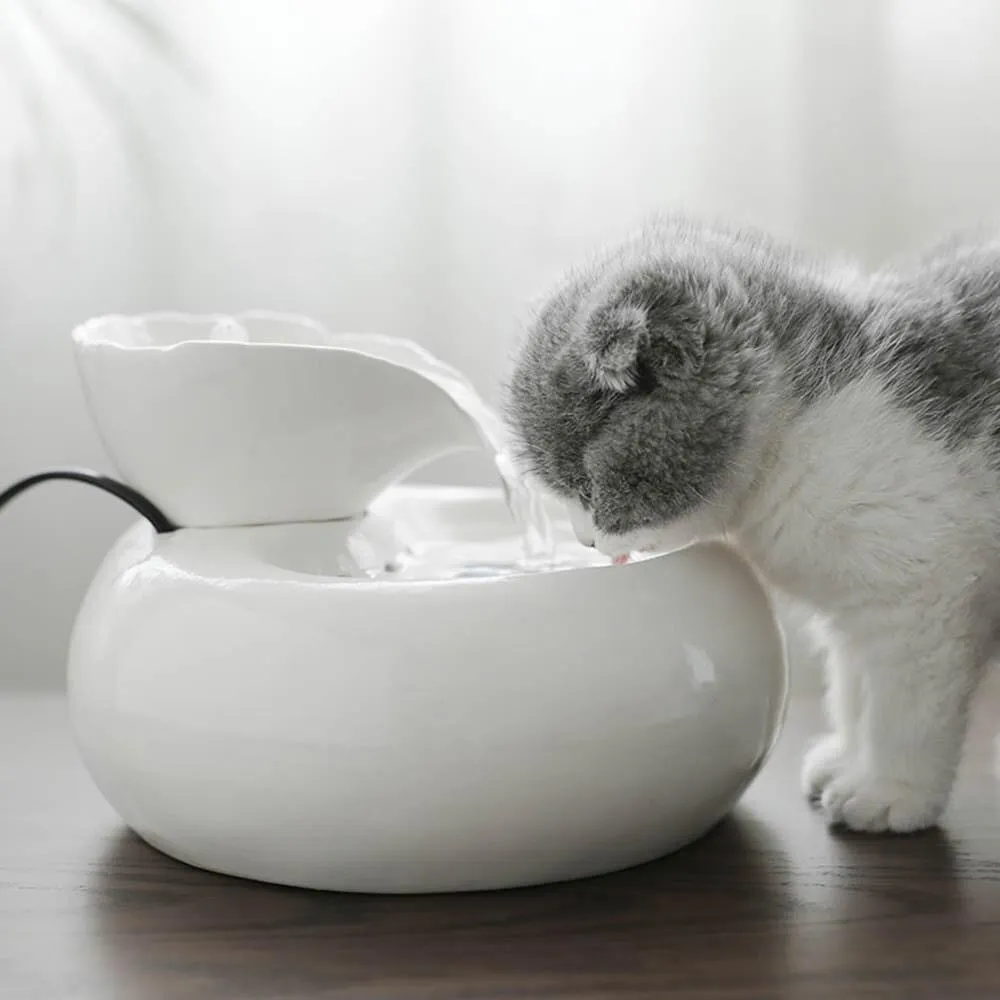 White Water Fountain / Drinking Fountain For Pets - Keramikk