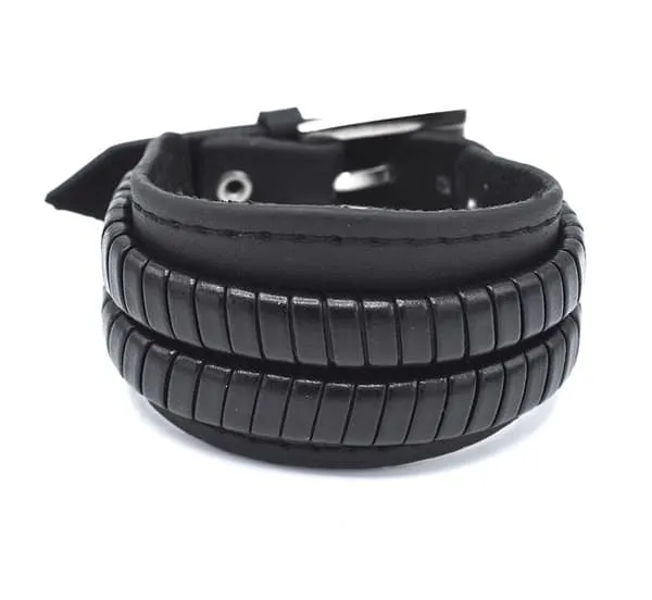 Stilig armbånd i sort skinn