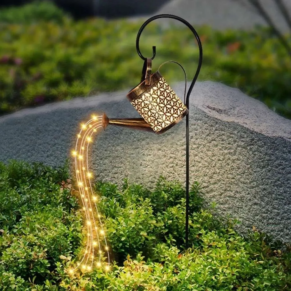 Solcelledrevet vannkanne og LED-lampe til hagen