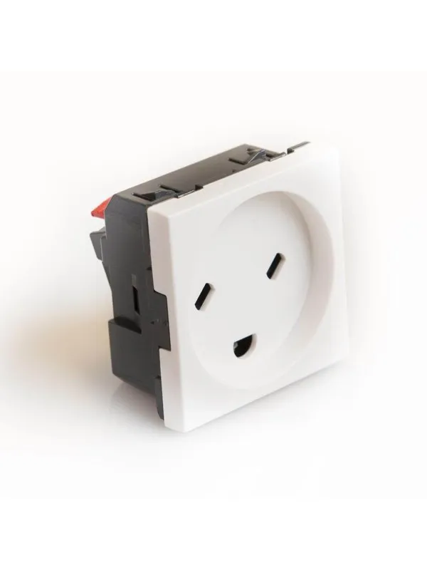 Legrand 2p+e skt tamperproof danish std