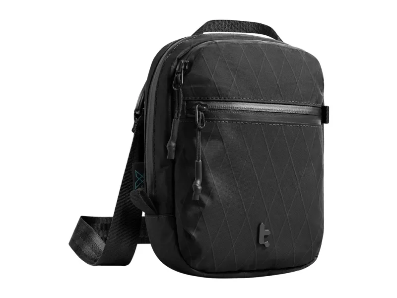 Tomtoc Aviator-T37 travel bag with shoulder strap