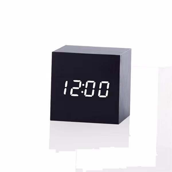 Vekkerklokke i tre med LED-skjerm - Svart / Hvit