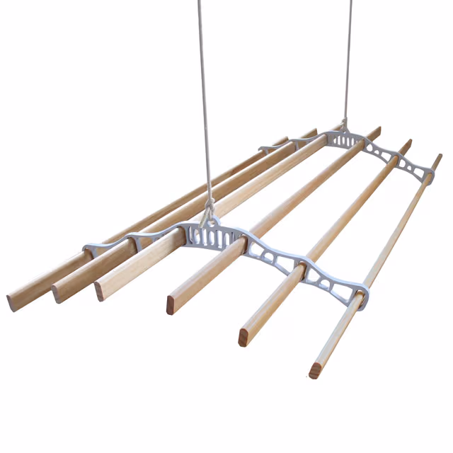 Klærsnor i taket med trinsesystem og 6 1,8 m lameller i hvitt
