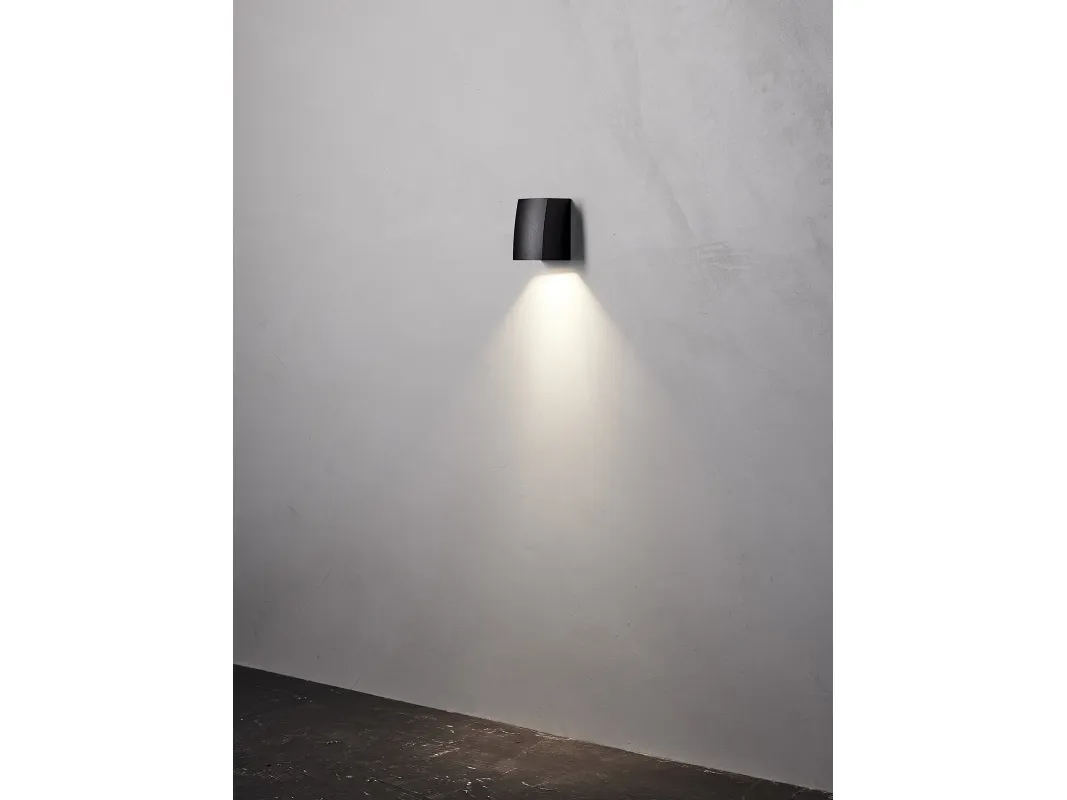 ASK vegglampe sort downlight