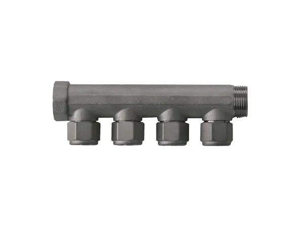 TEA belagt messingfordelerrør ¾ med fast muffe & 4 afgreninger til 15mm PEX. ½ afgreninger monteret m omløber. C/C 35