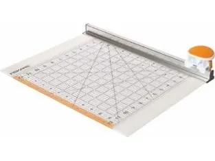 FISKARS guillotine 12 x 12 med linjal
