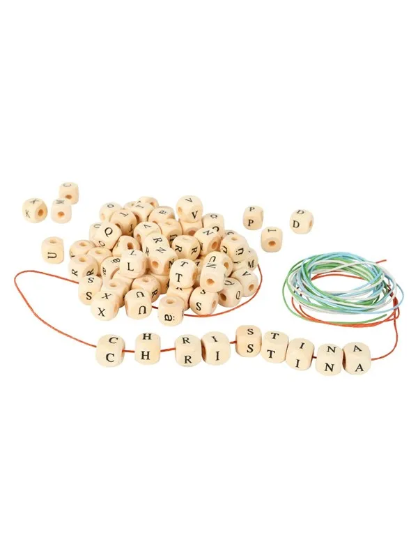 Small Foot - Wooden Letter Bead Necklace Making 3