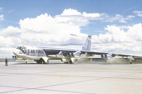 1:72 B-52G Stratofortress tidlig versjon med Hound