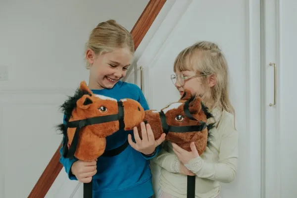 KREA Hest - 75 cm - Assortert i brune nyanser