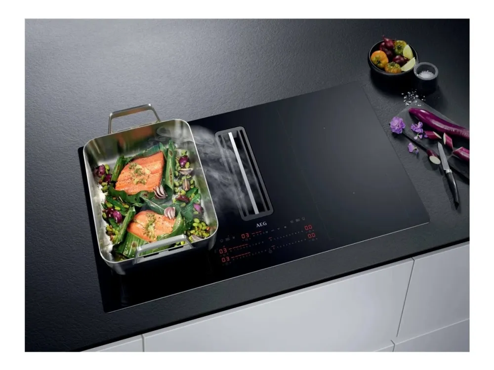 AEG CCE84779CB - Induksjonskomfyrtopp - 4 plater - Nisje - bredde: 78 cm - dybde: 49 cm - Klasse A+ - svart med fallvindeksos (uttrekk og resirkulering)