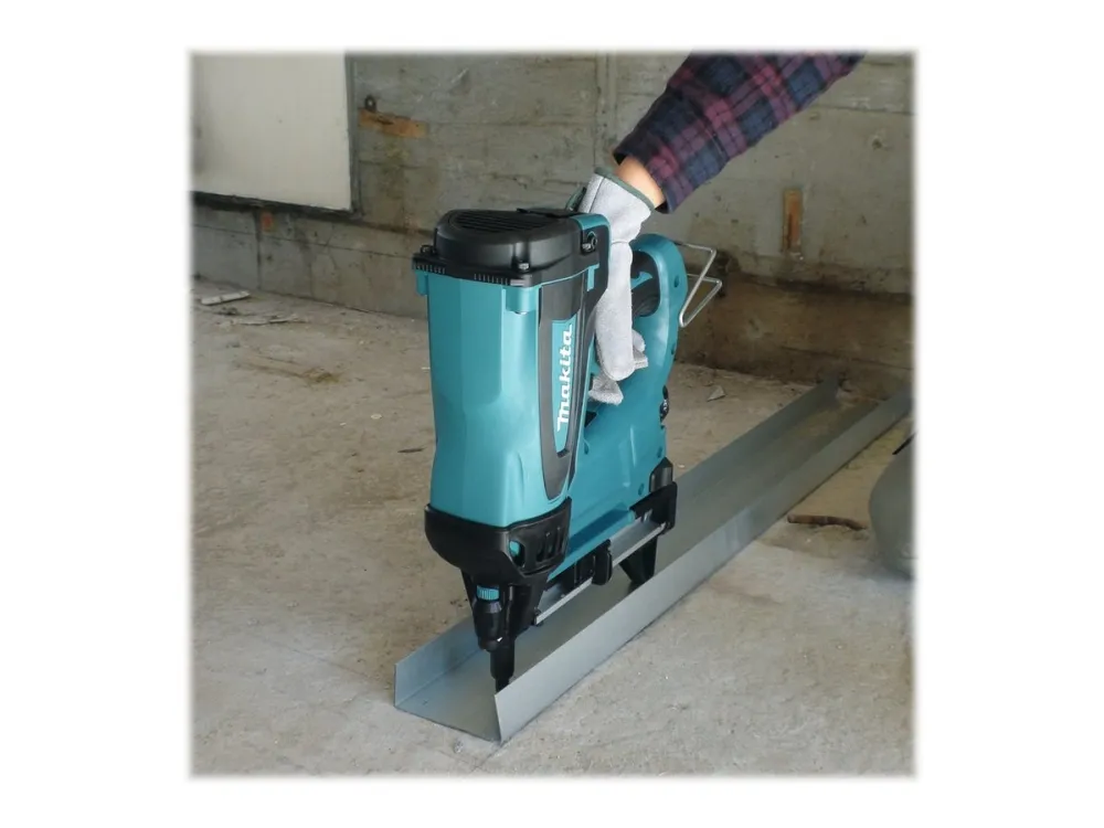 Makita GN420C - Pneumatisk spikrer - trådløs - 2 batterier - 7.2 V
