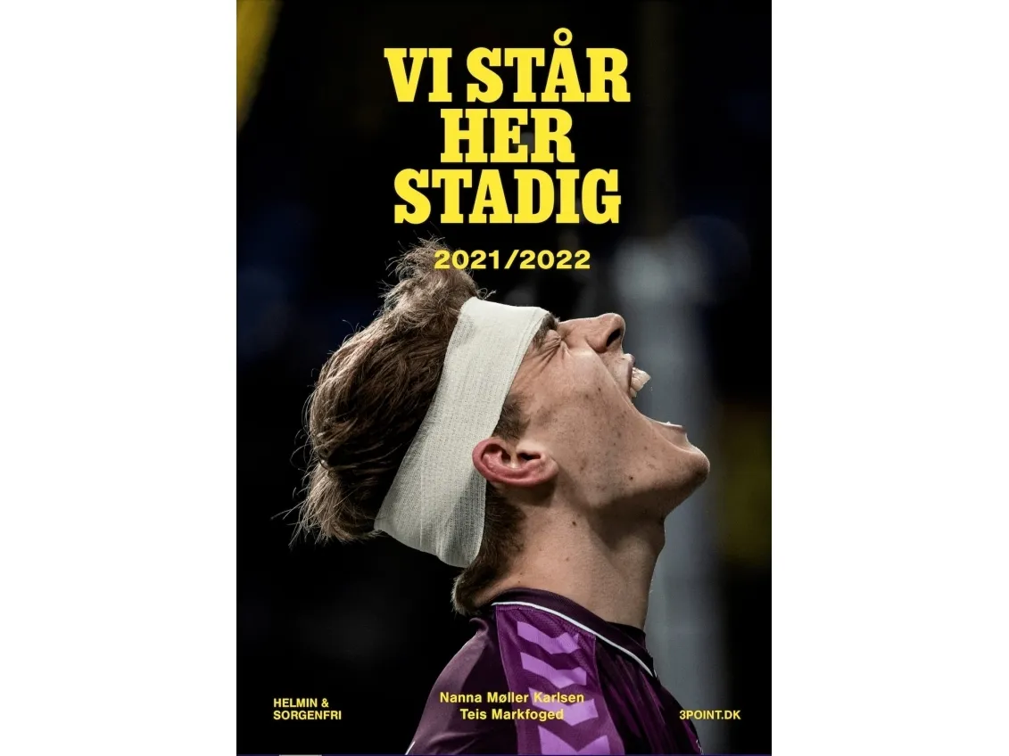 Vi står her fortsatt 2021/2022 | Nanna Møller Karlsen | Språk: Dansk