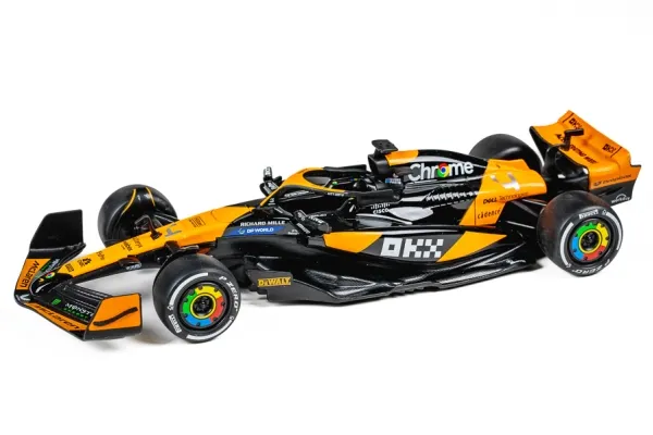 MCLaren F1 1:24 die-cast