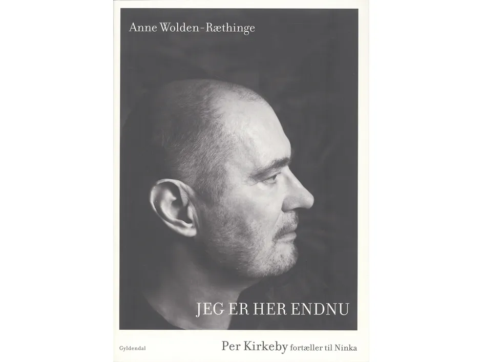 Jeg er her enda | Anne Wolden-Ræthinge | Språk: Dansk
