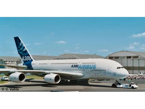 Revell Airbus A 380 Design New livery First Flight, 10 år, Plast, Flerfarget