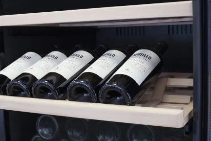 Caso WineComfort 1260 Smart, Vin kjøleskap, Frittstående, 126 flasker, 135 W, Innebygd lys, Sort, Sølv