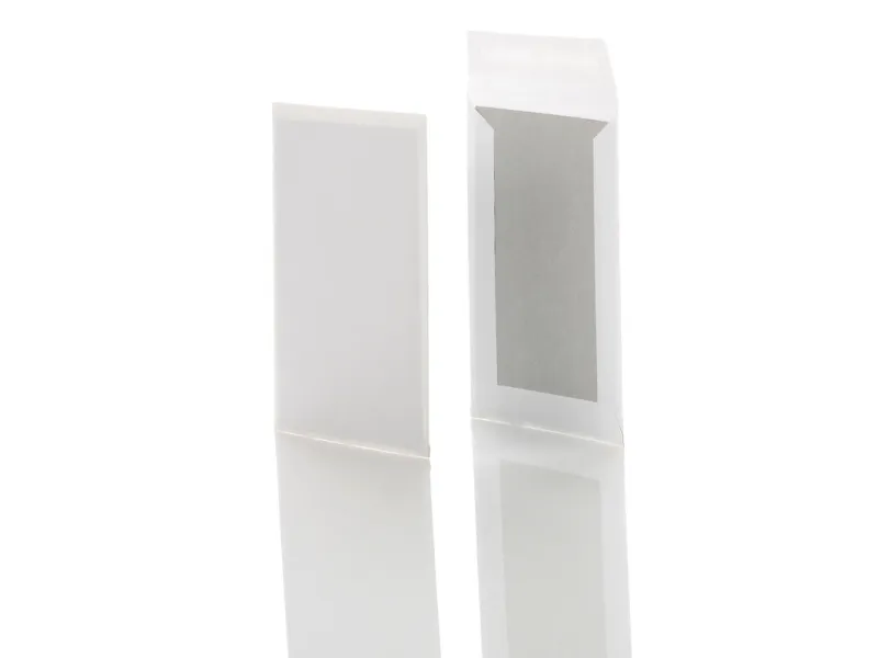 Kuvert, 440 x 310 mm, Kort side åben med selvklæbende flap Selvklæbende lukning, hvid vægt: 10.050 k