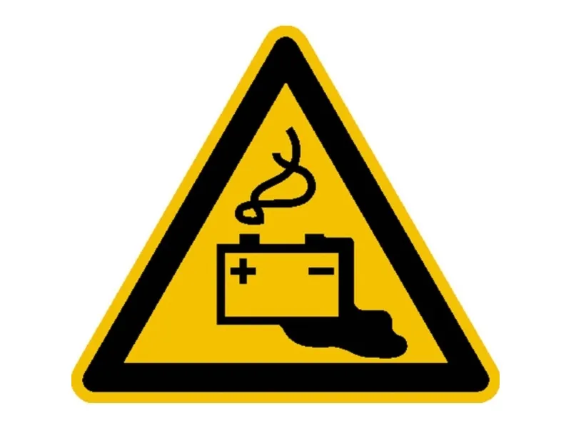 Varselskilt Fare ved lading av batterier, selvklebende folie 100 mm, ISO 7010 SafetyMarking, 1 stk
