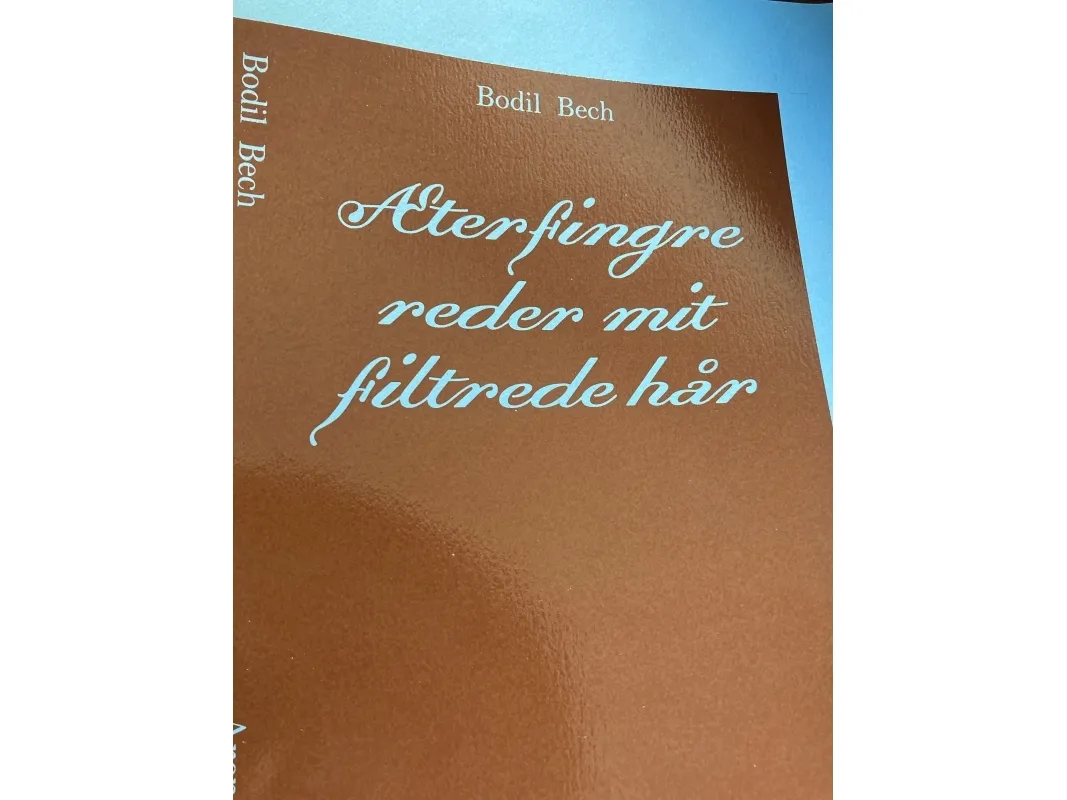 Æterfingre rører med filtrert hår | Bodil Bech | Språk: Dansk