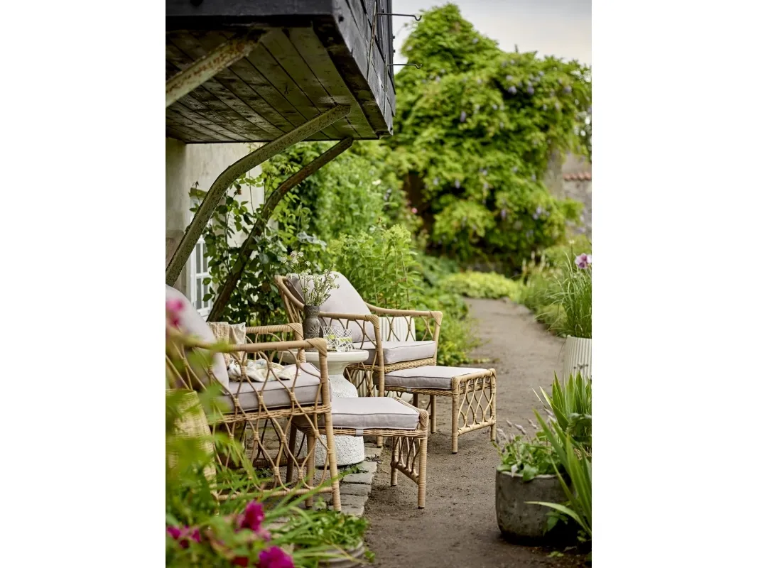 BLOOMINGVILLE Belluce loungestol med fotstøtte, natur, polyrattan